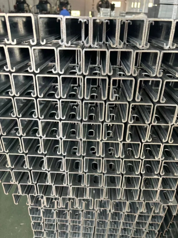 出口圆角镀锌板槽钢 C型钢，加齿，冲孔